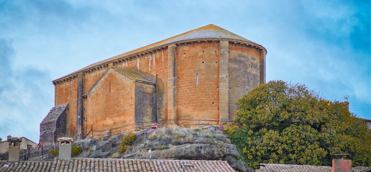 Iglesia de San Juan Bautista y Necrópolis